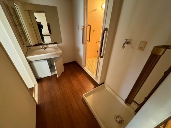 山本様邸　洗面化粧台before